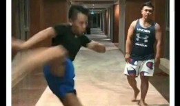 抖音爆料肌肉男视频,健身达人秀出惊人身材！