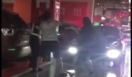 保安爆料停车场视频